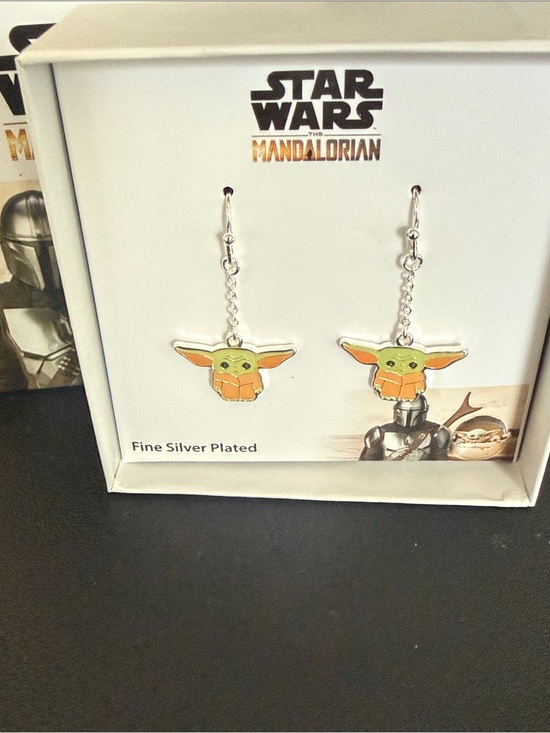 Star Wars Other - Star Wars The Mandalorian Baby Yoda “Grogu” Drop Earrings in Box *NWT